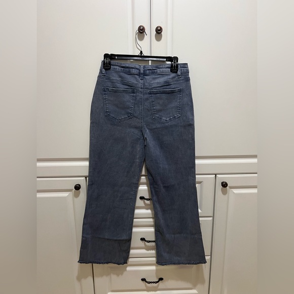 NWOT Zenana Outfitters Acid washed |Frayed hem high waist boot cut Blue jeans - Picture 5 of 6